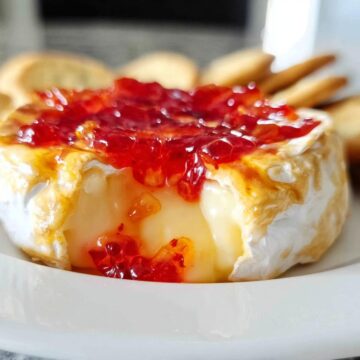 Baked Brie With Red Pepper Jelly