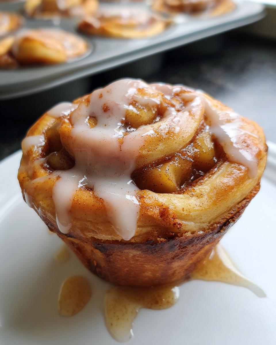 Cinnamon Roll Apple Pies - detail 1