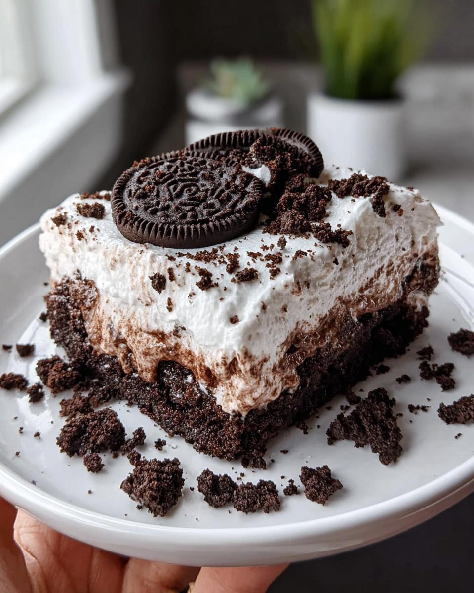 Easy Oreo Poke Cake - detail 1