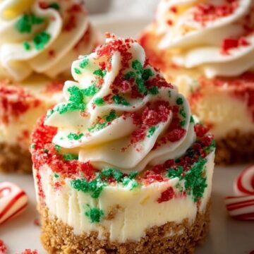 No-Bake Christmas Mini Cheesecakes