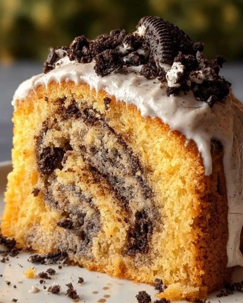 Oreo Honeybun Cake with Cinnamon Cookies